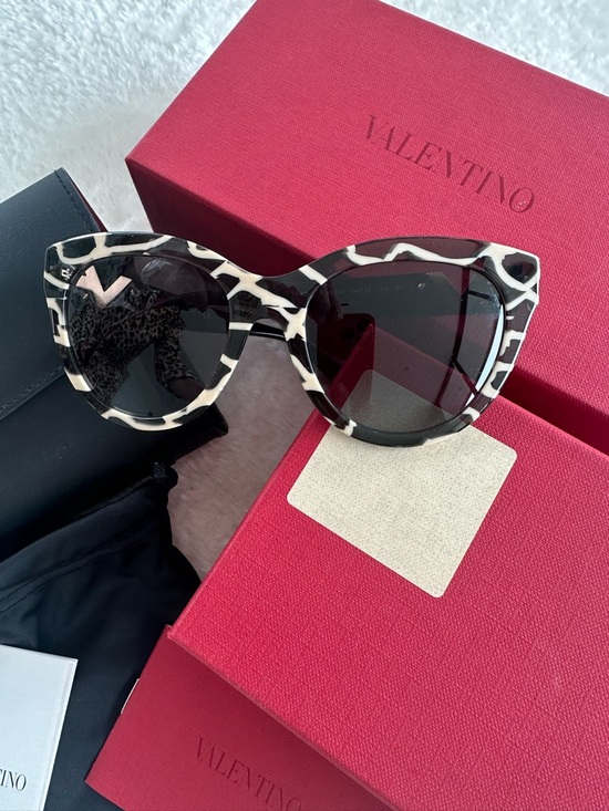 Authentic Valentino VA4089 5149/13 Women Black Cat Eye Sunglasses retail $422 main image 6
